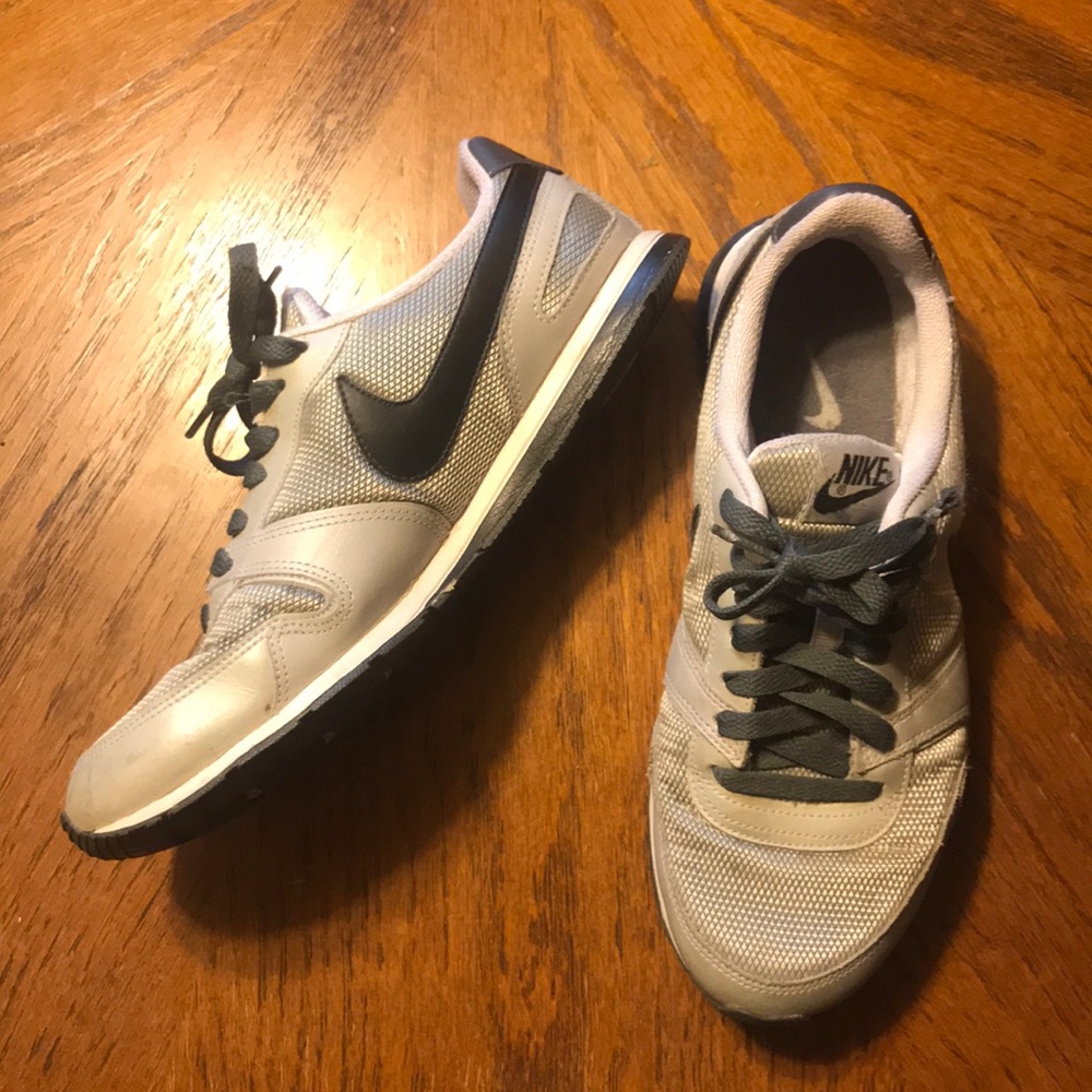 Nike Tennis Shoes